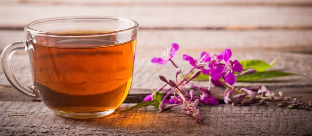 Чашка с чаем из травы Иван-чай
