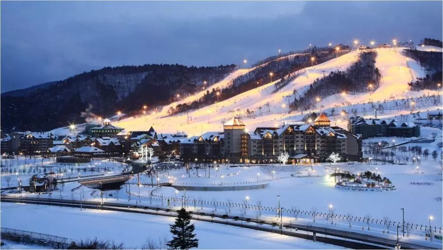 лыжная трасса вечером